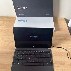MICROSOFT SURFACE RT (1516) 10.6" 32GB & MICROSOFT OFFICE & KEYBOARD COVER & BOX